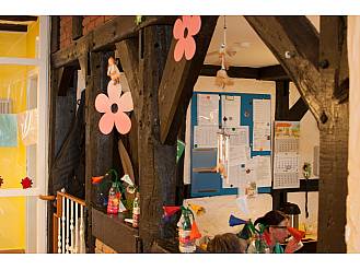 Das ehemalige "Kaminzimmer" ist für die Schichtübergaben und das Personal.